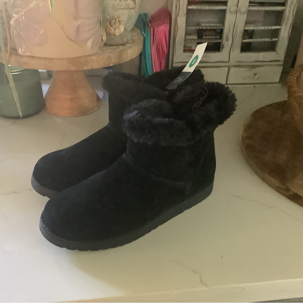 Women's Black Fur-Lined Boots brand new ,never worn Universal Thread Target
